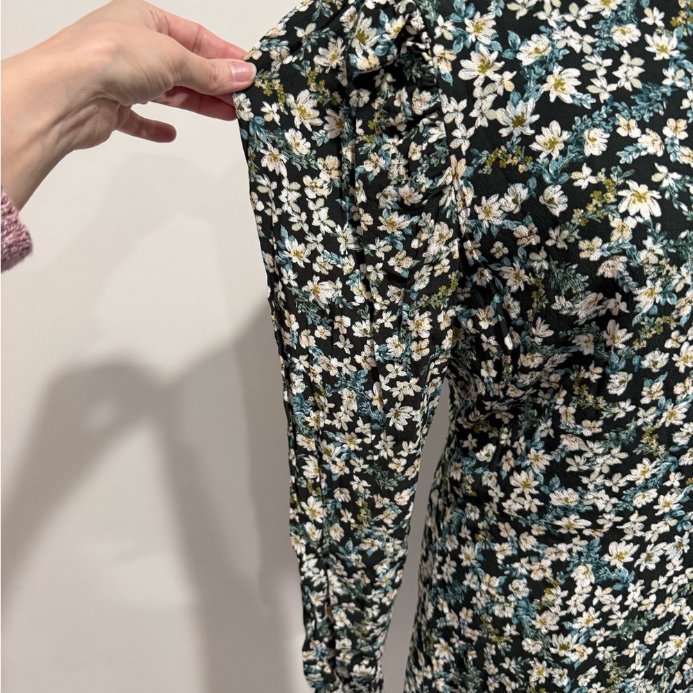LOFT Floral Fit & Flare dress size 8 - Picture 3 of 7